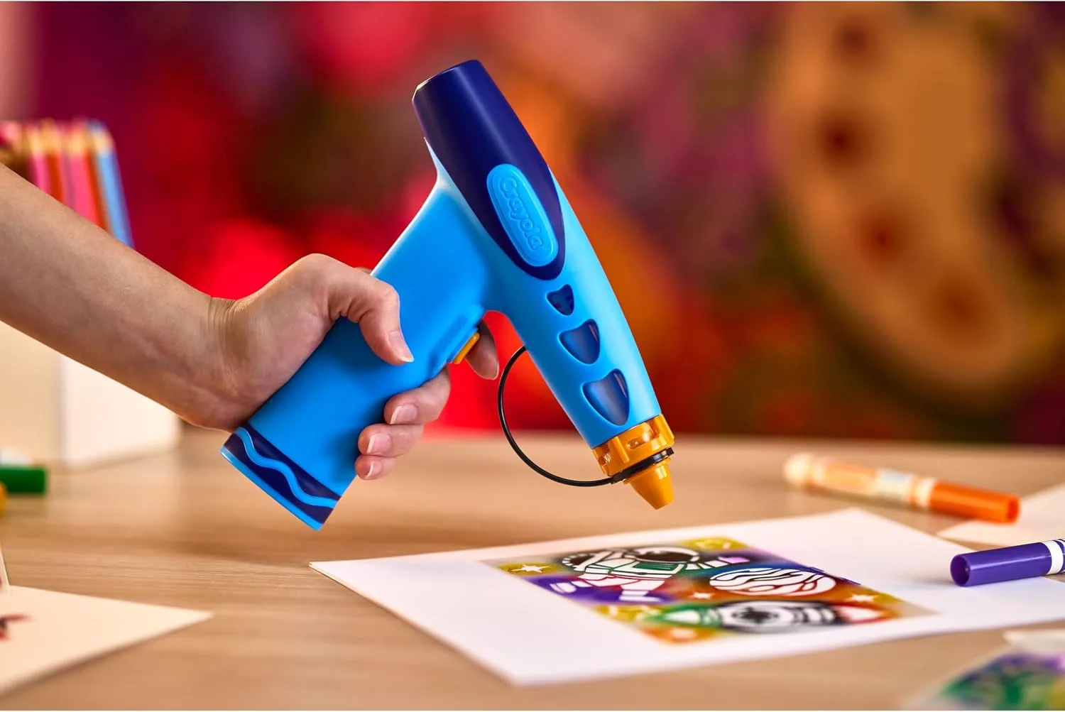 Crayola Marker Airbrush Spray Art Kit with 8 Markers - detail view 6